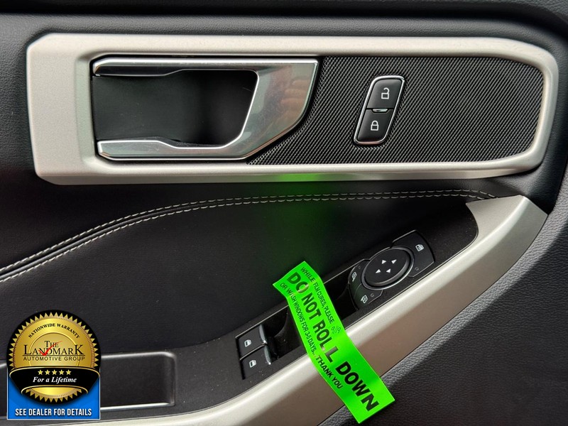 Ford Explorer Vehicle Full-screen Gallery Image 25