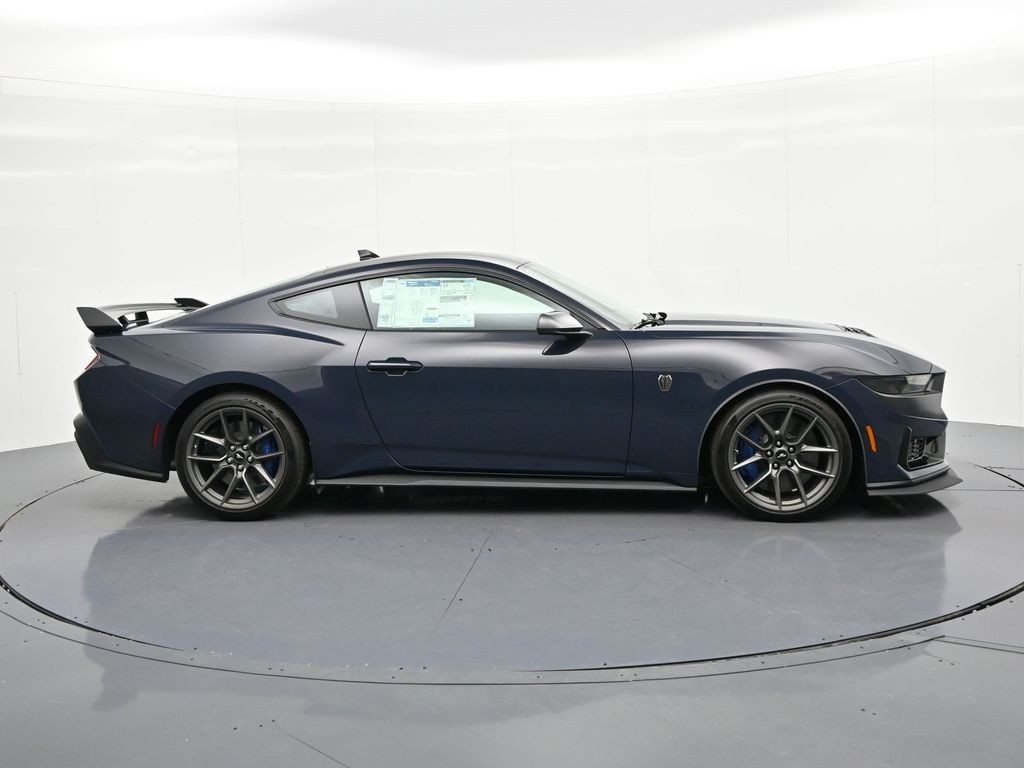 Ford Mustang Vehicle Full-screen Gallery Image 5