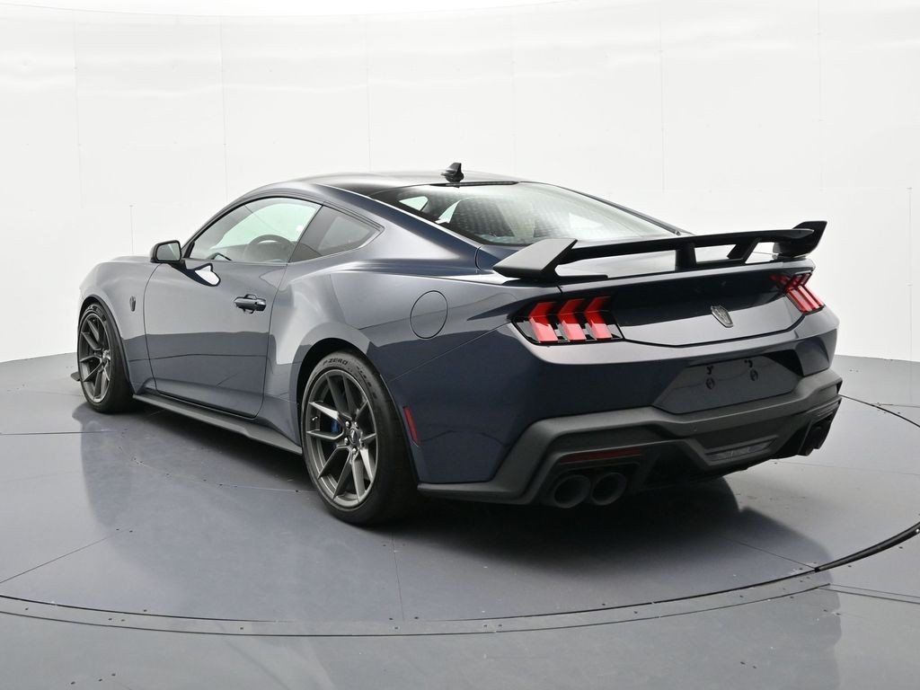 Ford Mustang Vehicle Full-screen Gallery Image 8