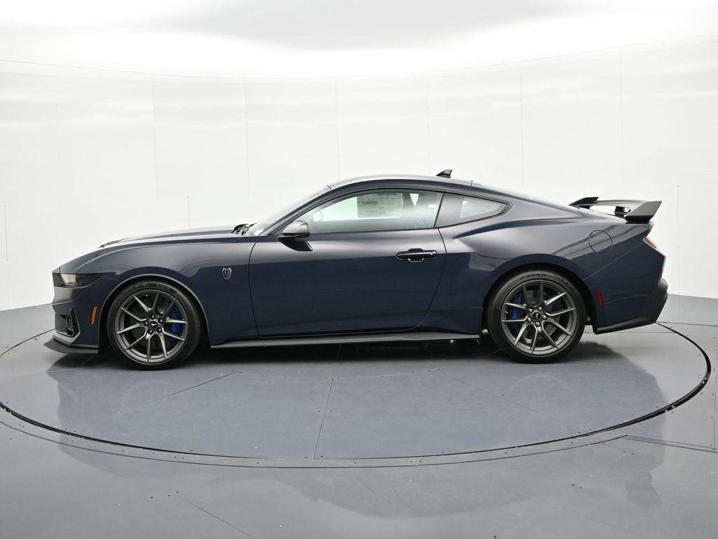 Ford Mustang Vehicle Full-screen Gallery Image 9