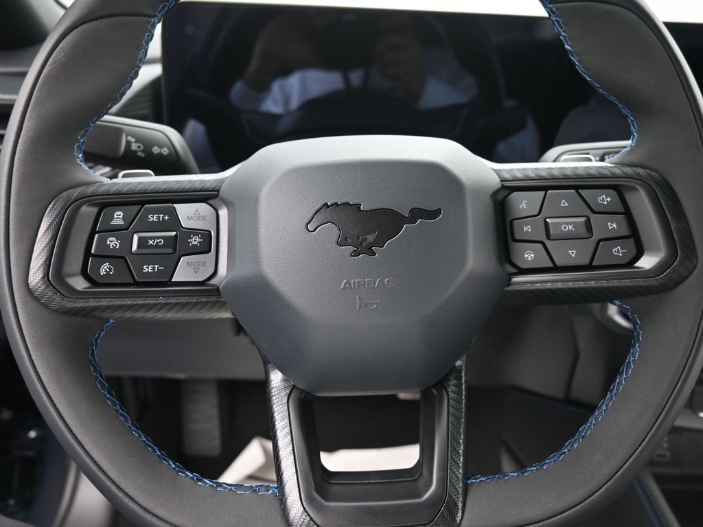 Ford Mustang Vehicle Full-screen Gallery Image 13