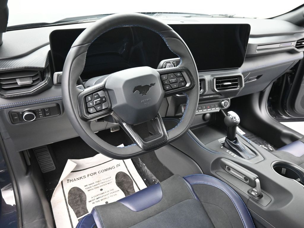 Ford Mustang Vehicle Full-screen Gallery Image 16