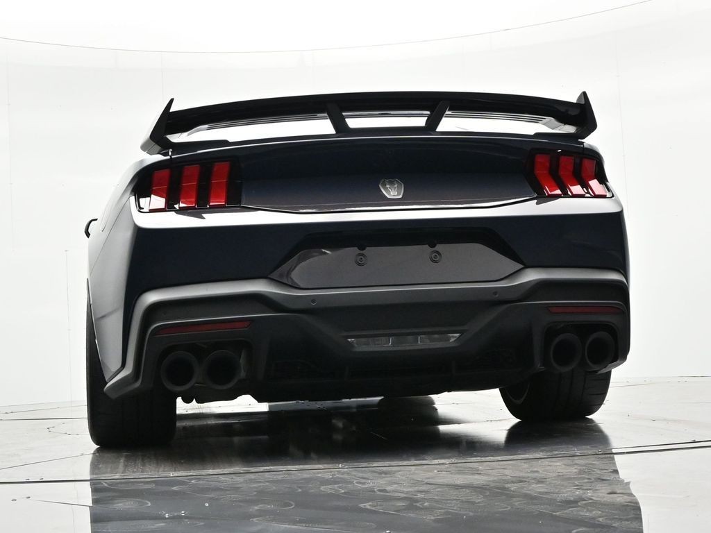 Ford Mustang Vehicle Full-screen Gallery Image 23