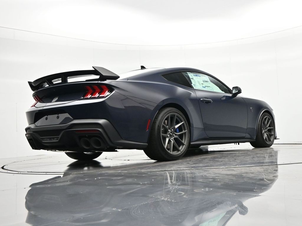 Ford Mustang Vehicle Full-screen Gallery Image 24