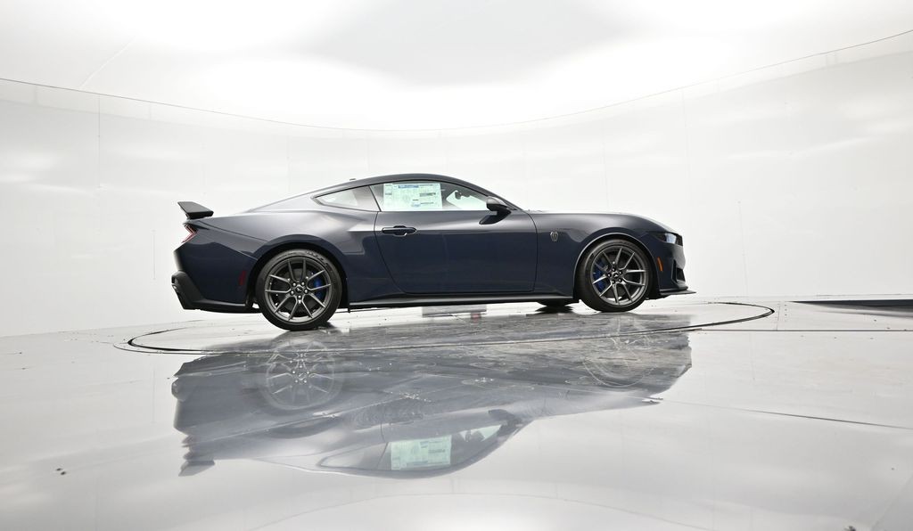 Ford Mustang Vehicle Full-screen Gallery Image 25