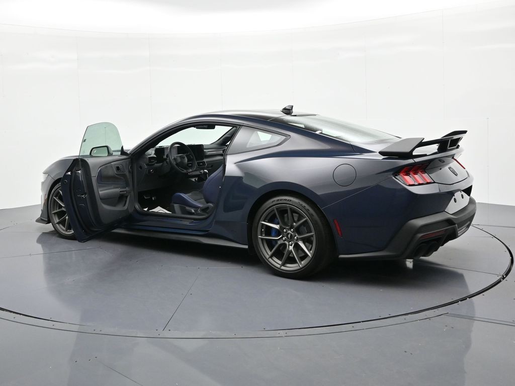 Ford Mustang Vehicle Full-screen Gallery Image 27