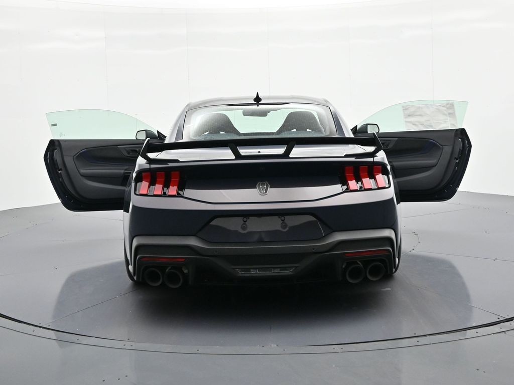 Ford Mustang Vehicle Full-screen Gallery Image 29