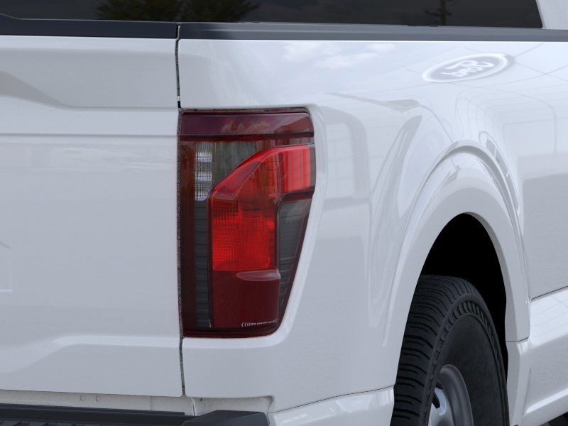 Ford F-150 Vehicle Full-screen Gallery Image 21