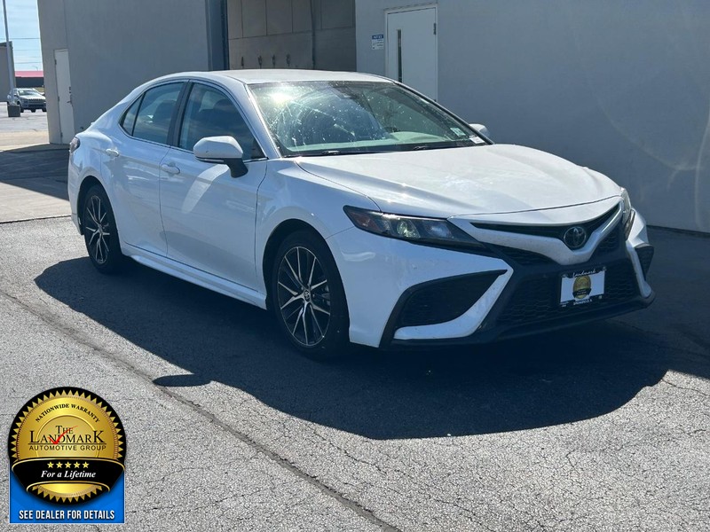 Toyota Camry Vehicle Full-screen Gallery Image 2