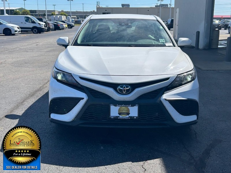 Toyota Camry Vehicle Full-screen Gallery Image 4