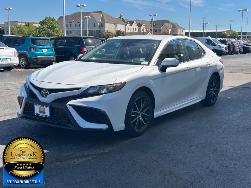 Toyota Camry Vehicle Full-screen Gallery Image 5