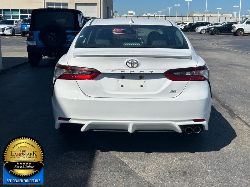 Toyota Camry Vehicle Full-screen Gallery Image 7