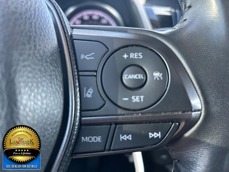 Toyota Camry Vehicle Full-screen Gallery Image 11