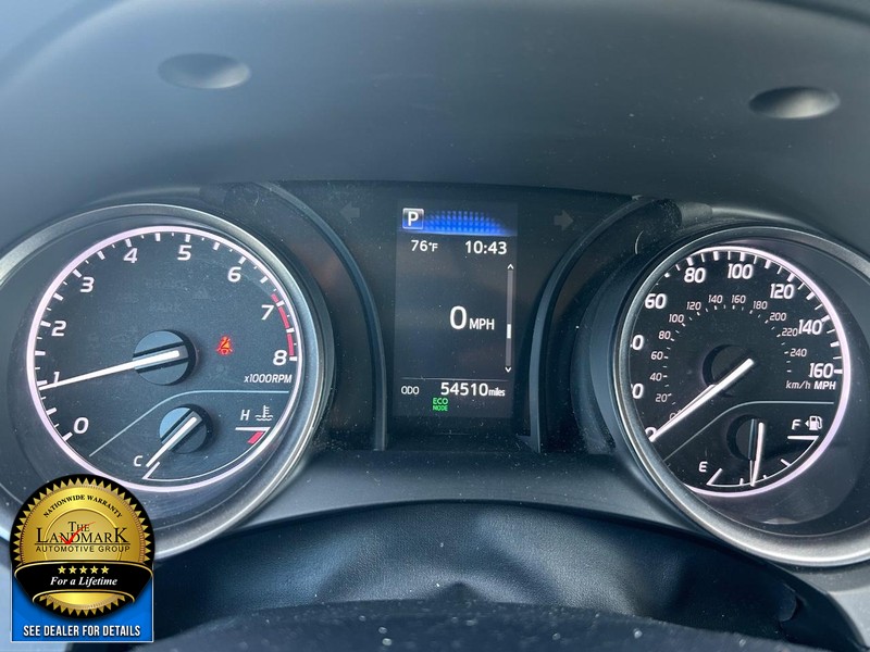 Toyota Camry Vehicle Full-screen Gallery Image 12