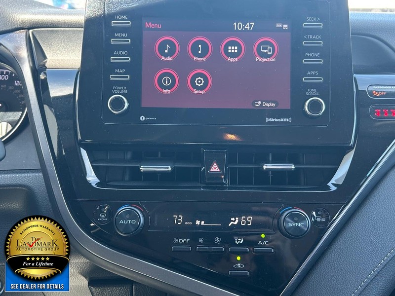 Toyota Camry Vehicle Full-screen Gallery Image 17