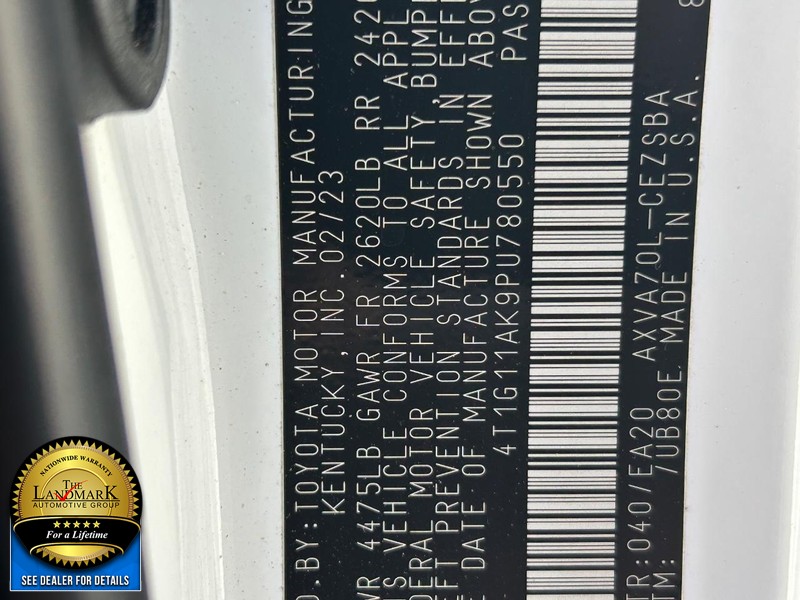 Toyota Camry Vehicle Full-screen Gallery Image 20