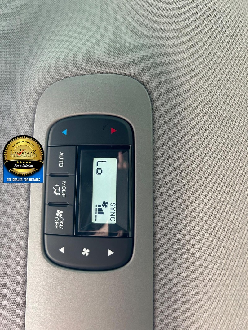 Honda Odyssey Vehicle Full-screen Gallery Image 16