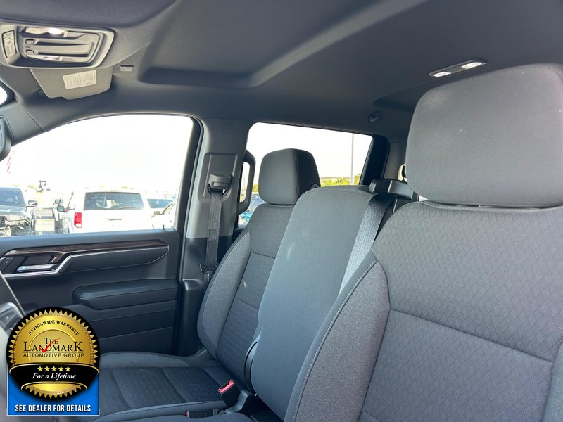 Chevrolet Silverado 1500 Vehicle Full-screen Gallery Image 9