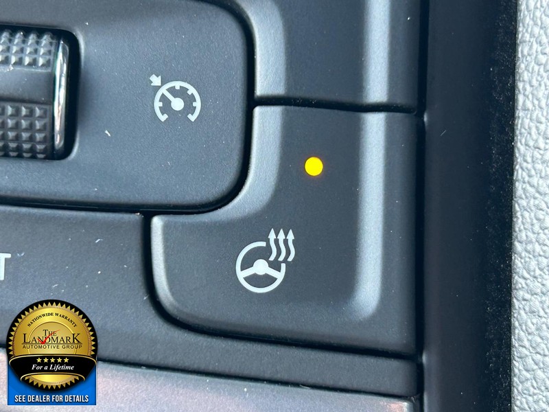 Chevrolet Silverado 1500 Vehicle Full-screen Gallery Image 15