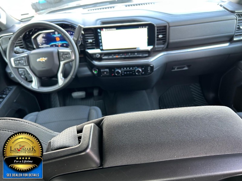 Chevrolet Silverado 1500 Vehicle Full-screen Gallery Image 18