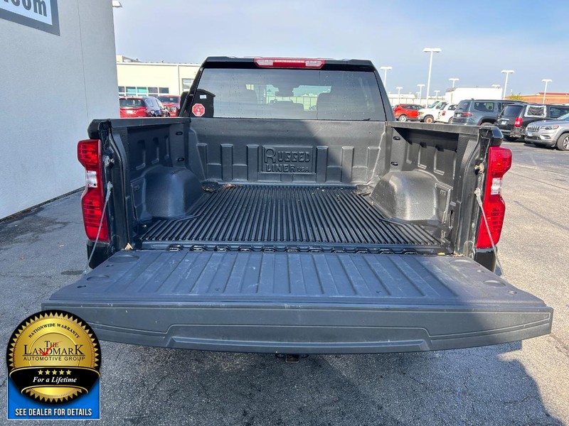 Chevrolet Silverado 1500 Vehicle Full-screen Gallery Image 21