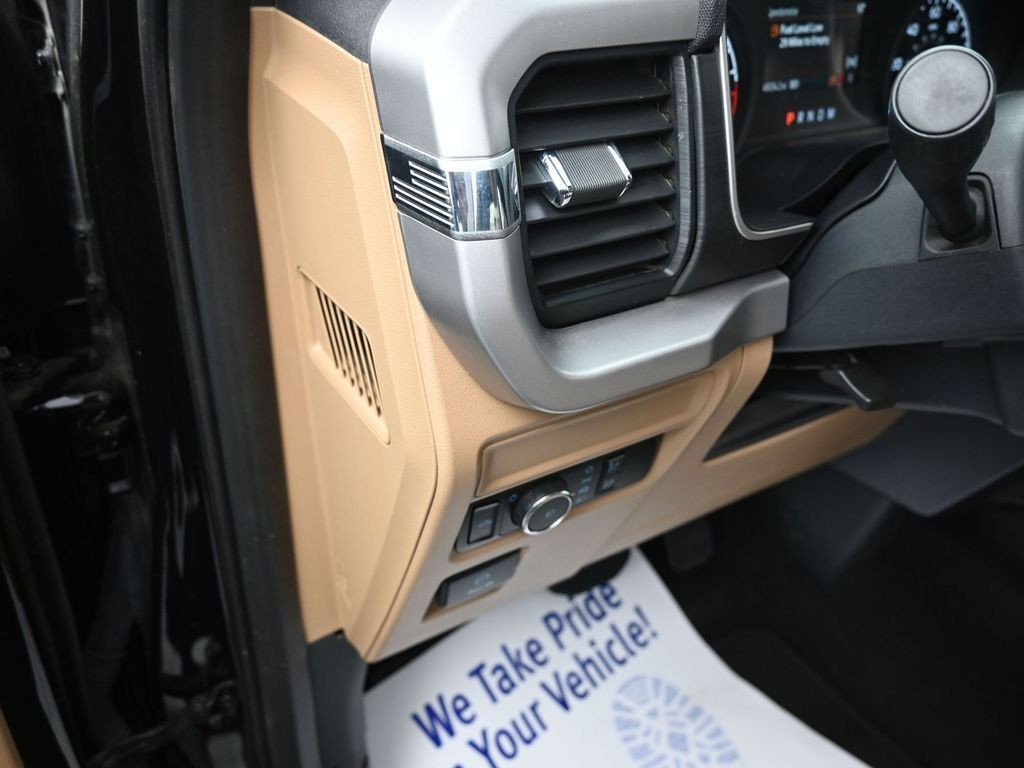 Ford F-150 Vehicle Full-screen Gallery Image 12