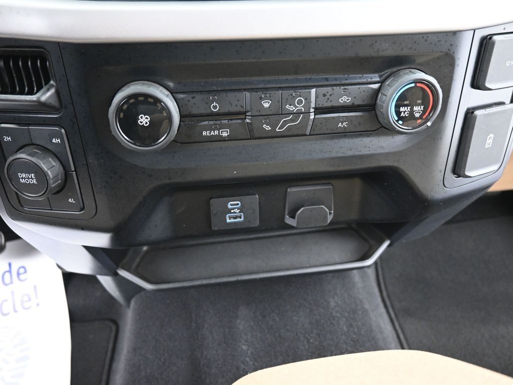 Ford F-150 Vehicle Full-screen Gallery Image 15