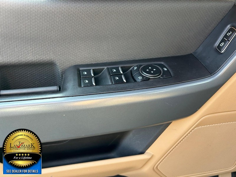 Ford F-150 Vehicle Full-screen Gallery Image 8