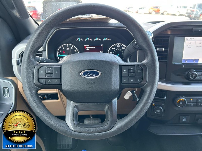 Ford F-150 Vehicle Full-screen Gallery Image 16