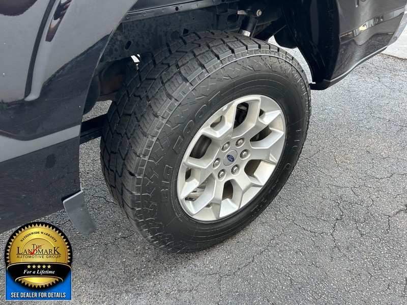 Ford F-150 Vehicle Full-screen Gallery Image 19