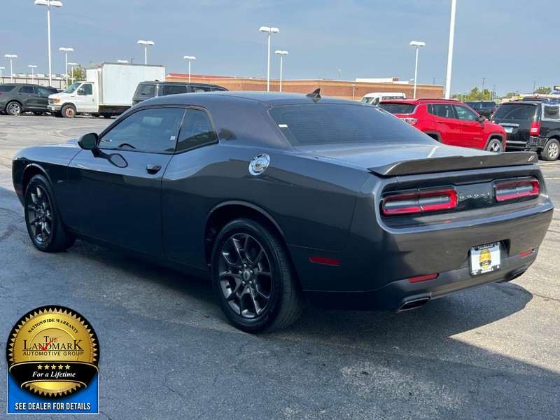 Dodge Challenger Vehicle Full-screen Gallery Image 6