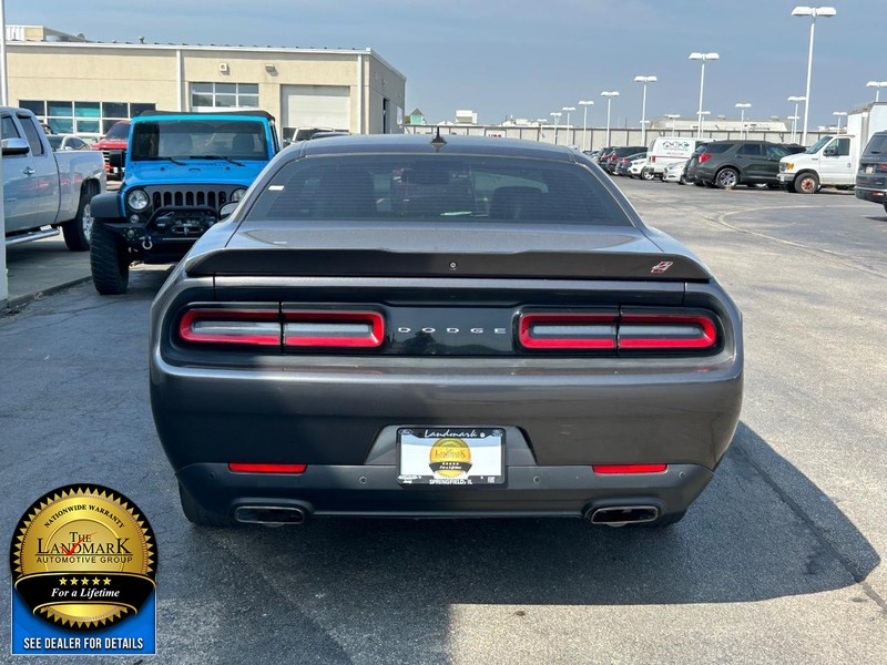 Dodge Challenger Vehicle Full-screen Gallery Image 7