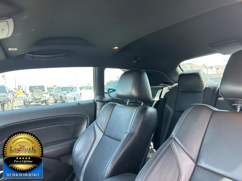 Dodge Challenger Vehicle Full-screen Gallery Image 9