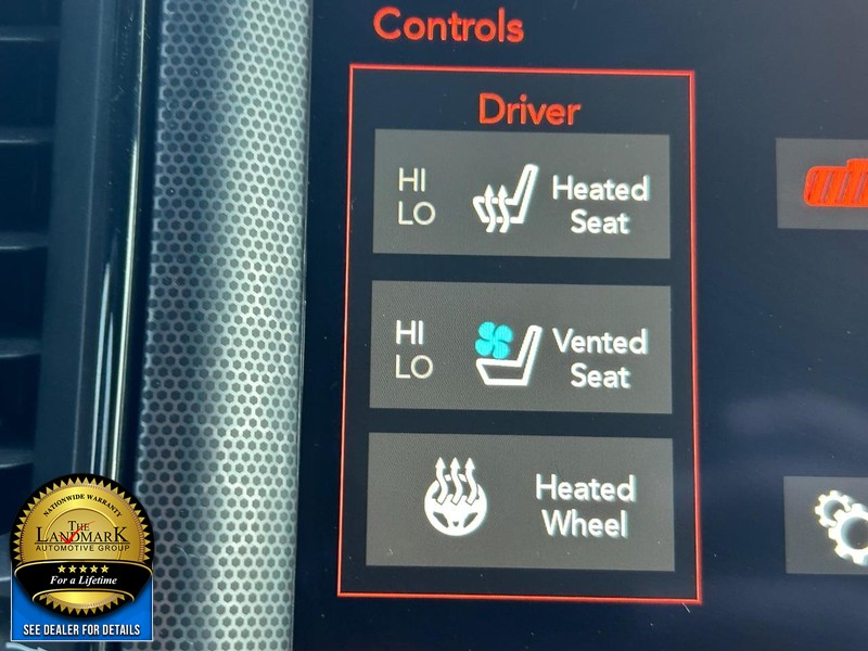 Dodge Challenger Vehicle Full-screen Gallery Image 11