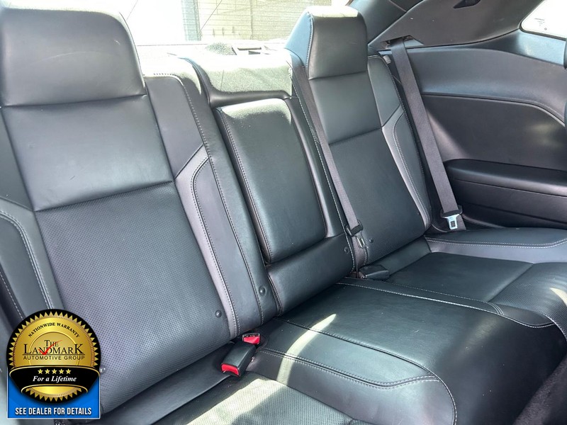 Dodge Challenger Vehicle Full-screen Gallery Image 13