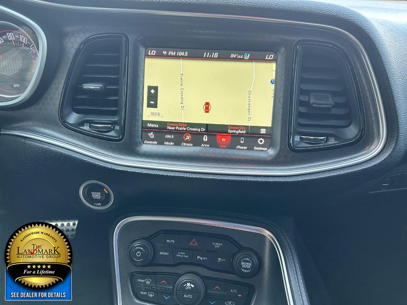 Dodge Challenger Vehicle Full-screen Gallery Image 16