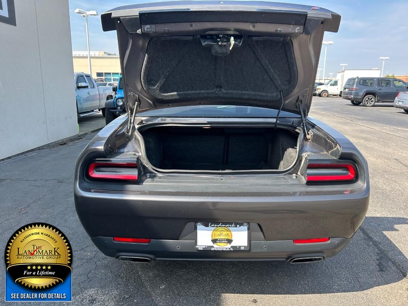 Dodge Challenger Vehicle Full-screen Gallery Image 17