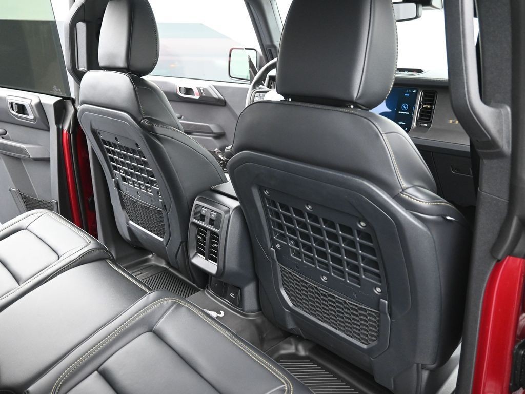 Ford Bronco Vehicle Full-screen Gallery Image 10