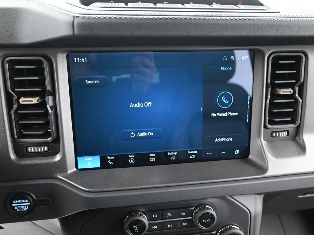 Ford Bronco Vehicle Full-screen Gallery Image 12