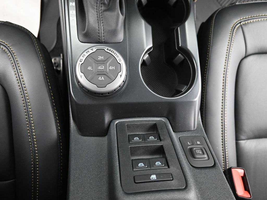 Ford Bronco Vehicle Full-screen Gallery Image 14