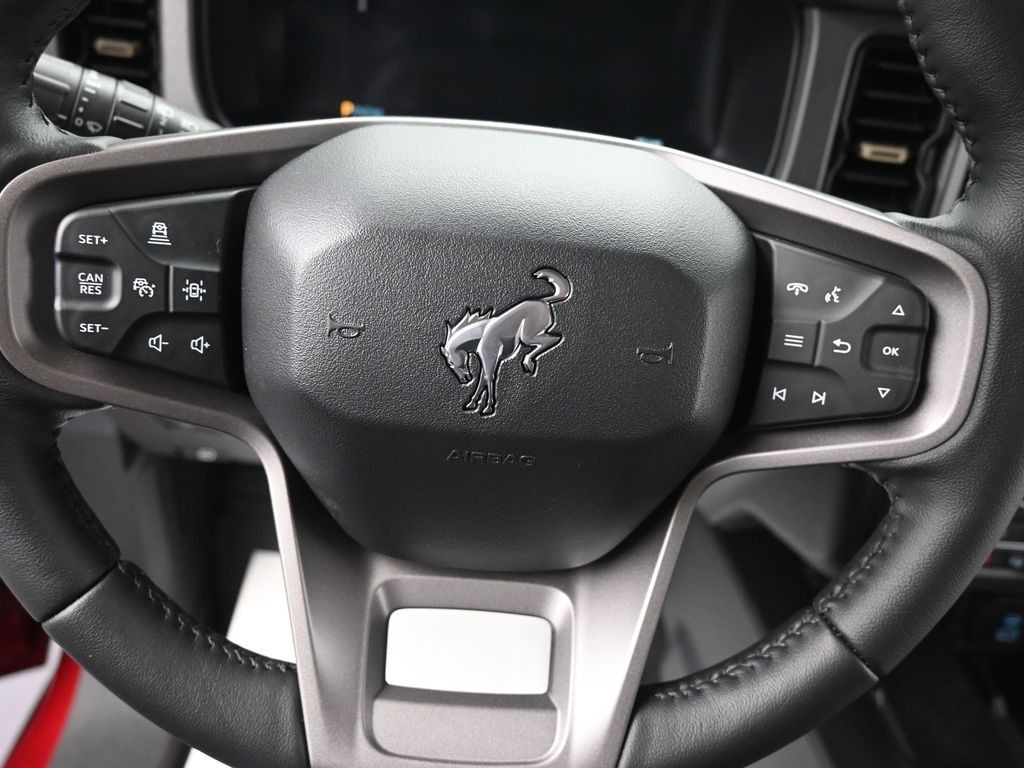 Ford Bronco Vehicle Full-screen Gallery Image 15