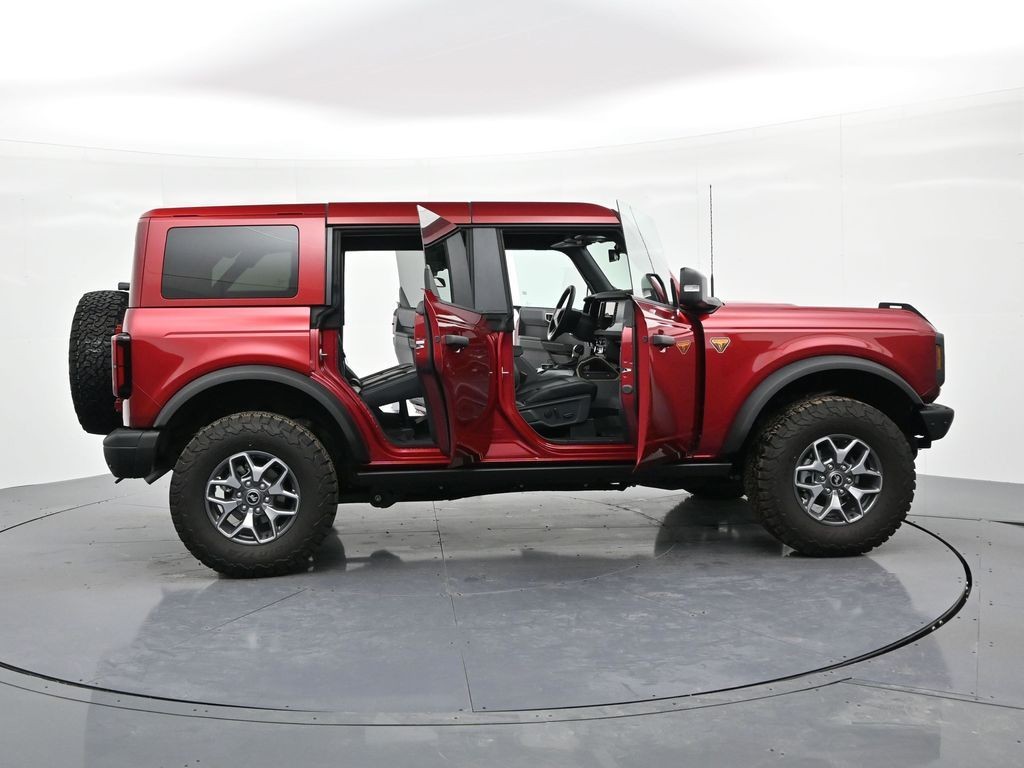 Ford Bronco Vehicle Full-screen Gallery Image 25