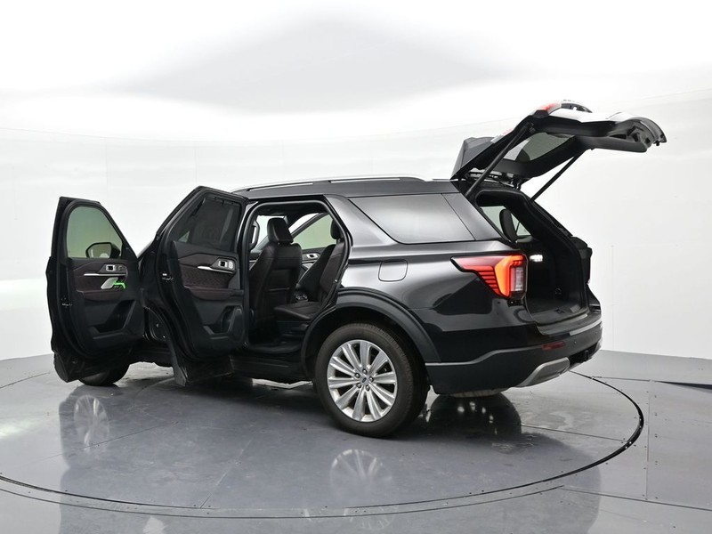 Ford Explorer Vehicle Full-screen Gallery Image 25