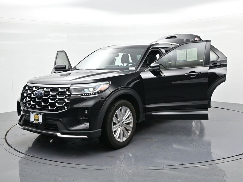 Ford Explorer Vehicle Full-screen Gallery Image 26