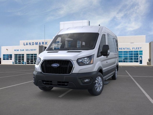 Ford Transit-350 Vehicle Full-screen Gallery Image 2