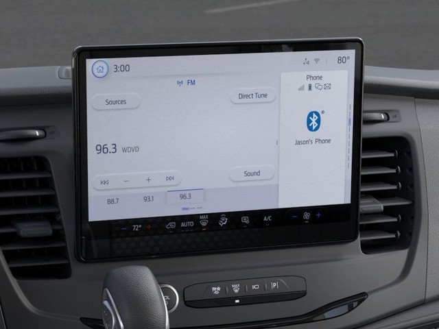 Ford Transit-350 Vehicle Full-screen Gallery Image 14