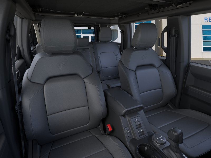 Ford Bronco Vehicle Full-screen Gallery Image 10