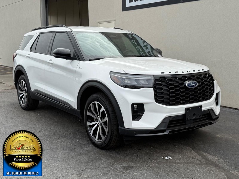 Ford Explorer Vehicle Full-screen Gallery Image 2