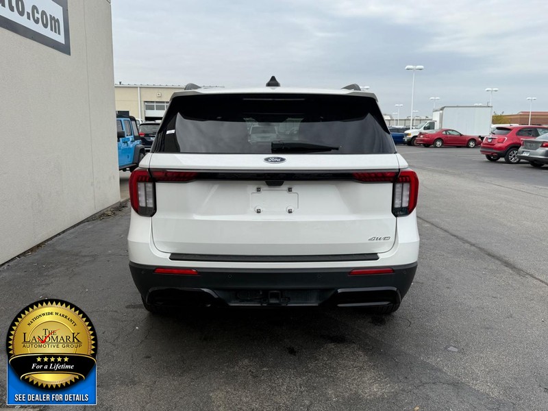 Ford Explorer Vehicle Full-screen Gallery Image 7