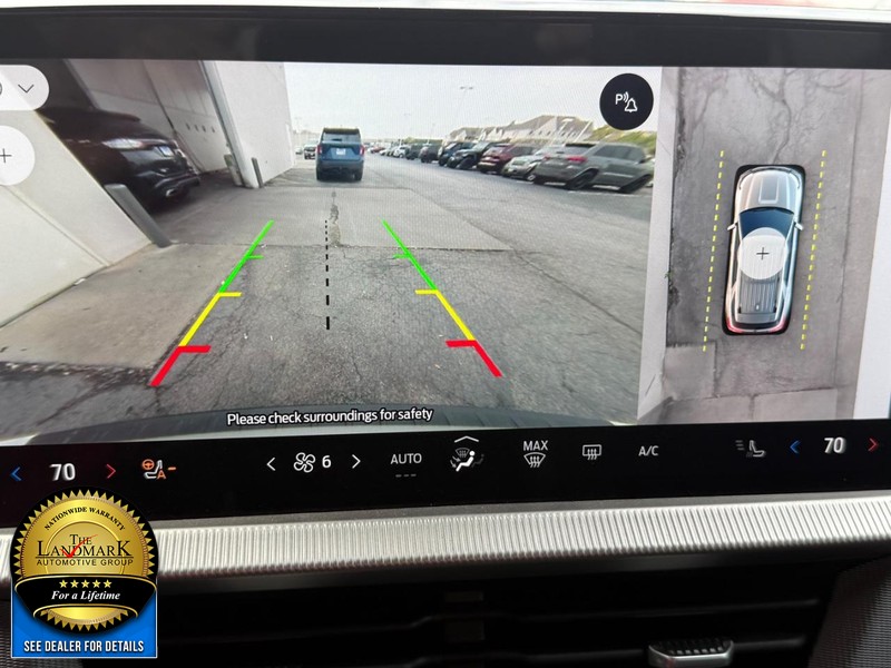 Ford Explorer Vehicle Full-screen Gallery Image 13